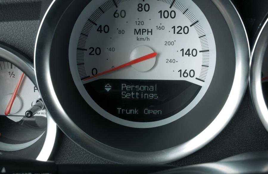  Dodge Magnum R/T 2005 года  (фото 11 из 39)